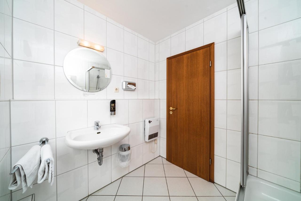 G & L Hotel Dortmund Bagian luar foto