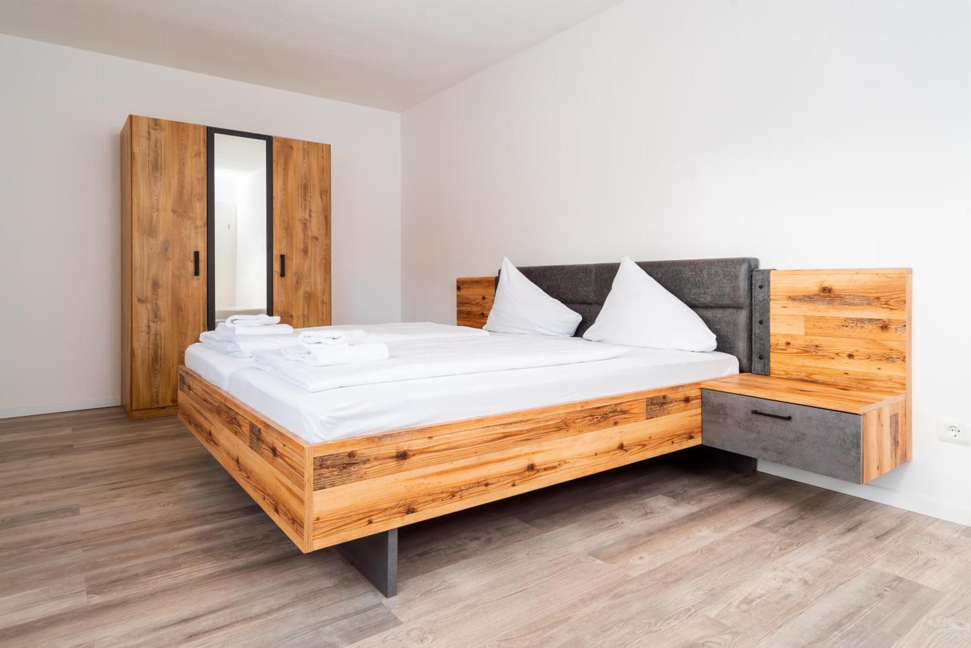 G & L Hotel Dortmund Bagian luar foto