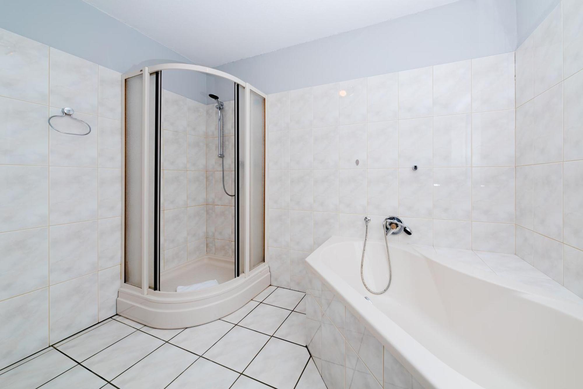G & L Hotel Dortmund Bagian luar foto
