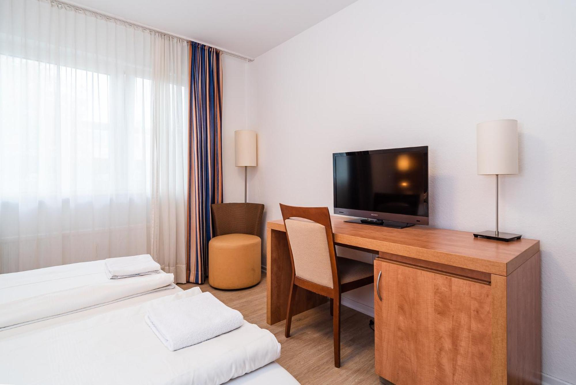 G & L Hotel Dortmund Bagian luar foto
