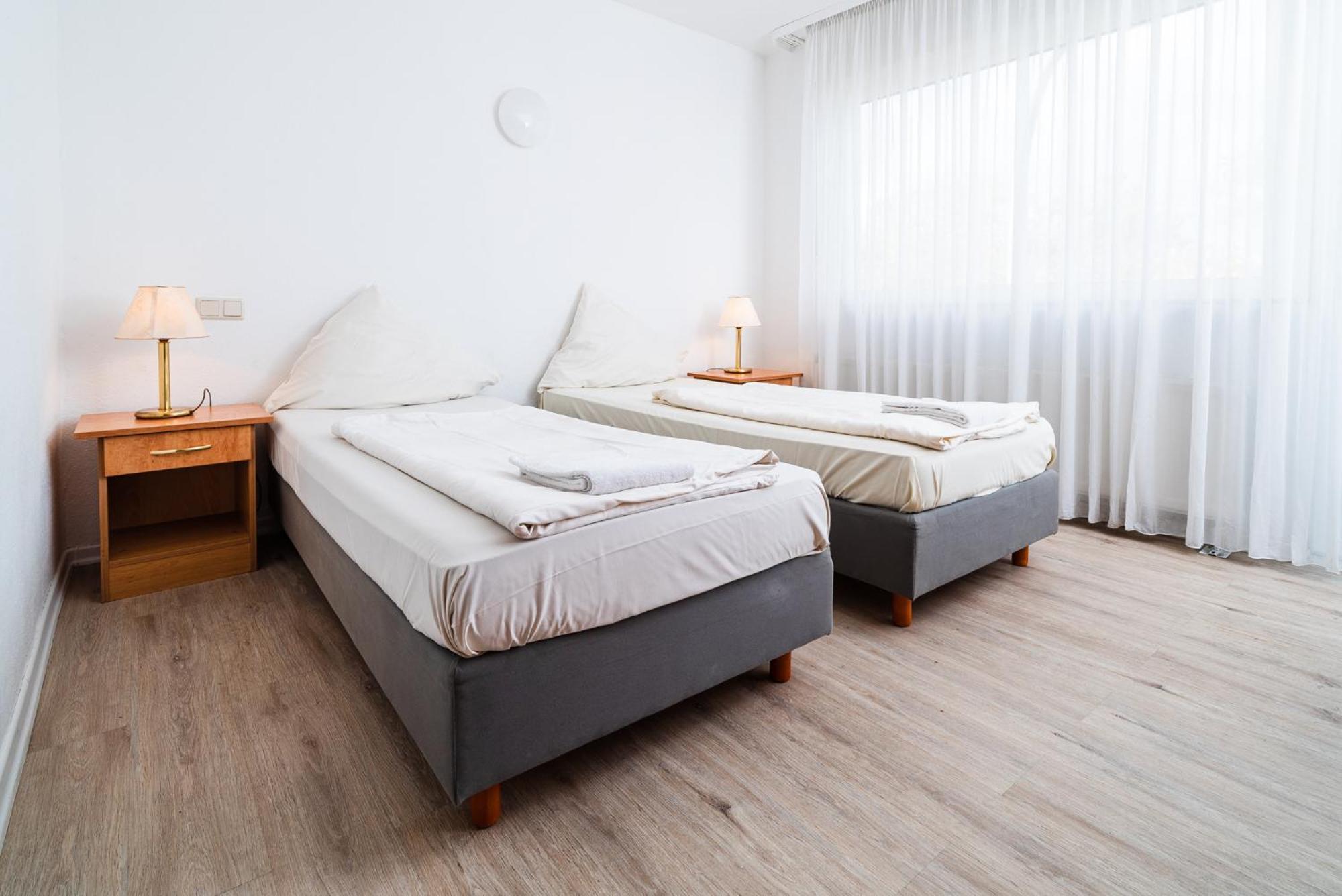 G & L Hotel Dortmund Bagian luar foto