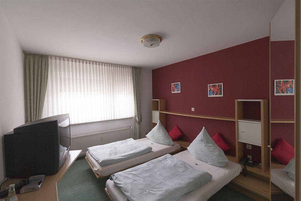 G & L Hotel Dortmund Bagian luar foto