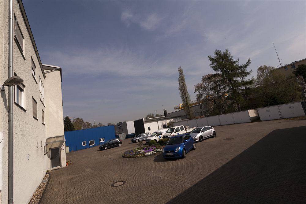 G & L Hotel Dortmund Bagian luar foto