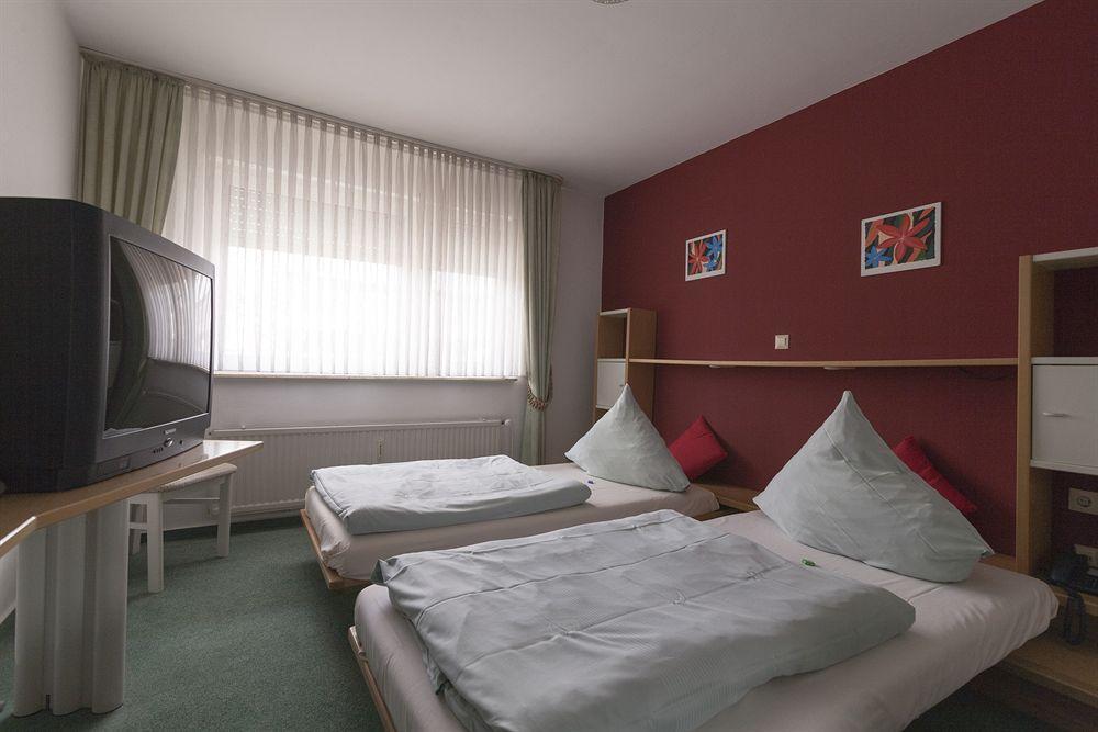 G & L Hotel Dortmund Bagian luar foto