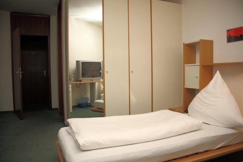 G & L Hotel Dortmund Bagian luar foto
