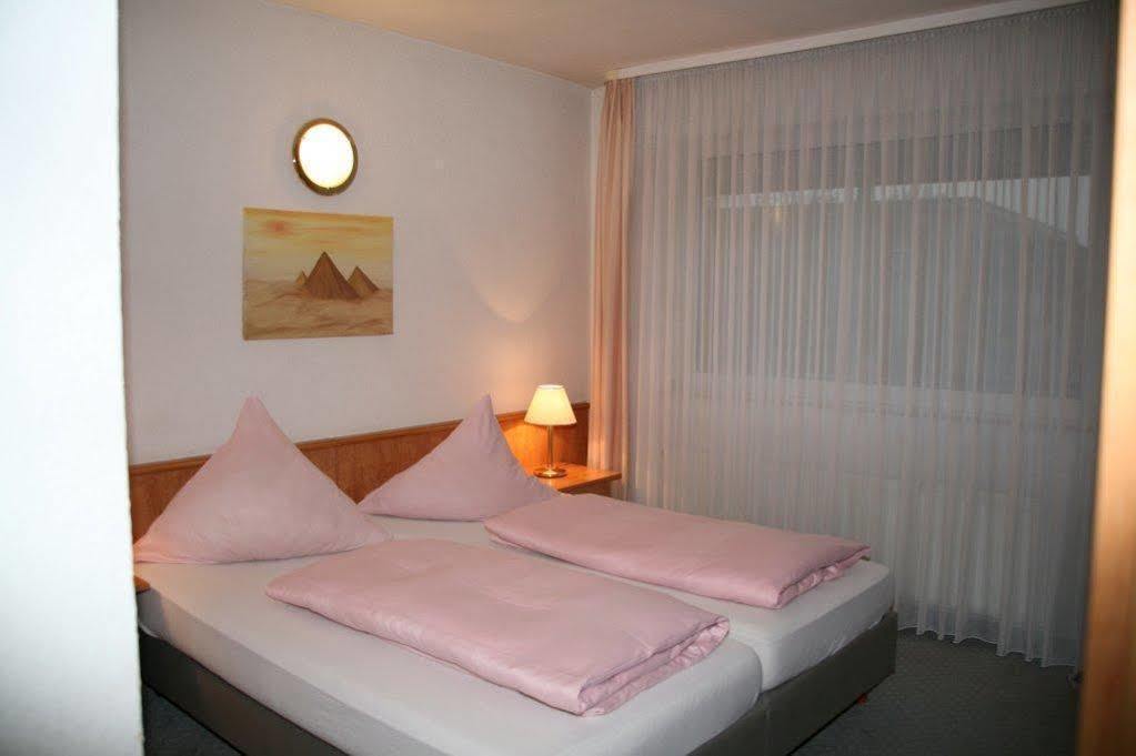 G & L Hotel Dortmund Bagian luar foto